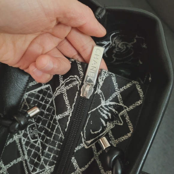 Chanel Calfskin Shopping Bag Black & White XX Large - Picture 6 of 7